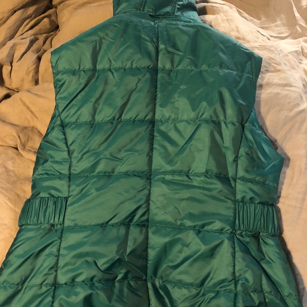 New York and company puffy vest, warm but light